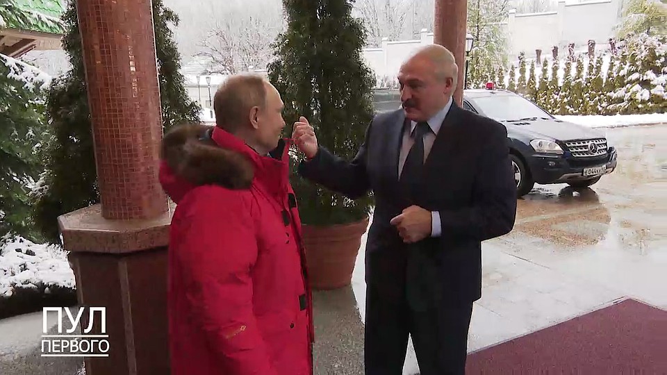 - Везет же вам – снега море, - сказал Лукашенко. Фото: телеграм-канал "Пул Первого".