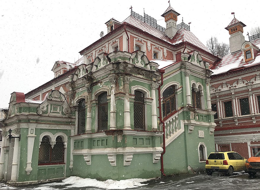 Здание определенно заждалось ремонта. Фото: Павел КЛОКОВ