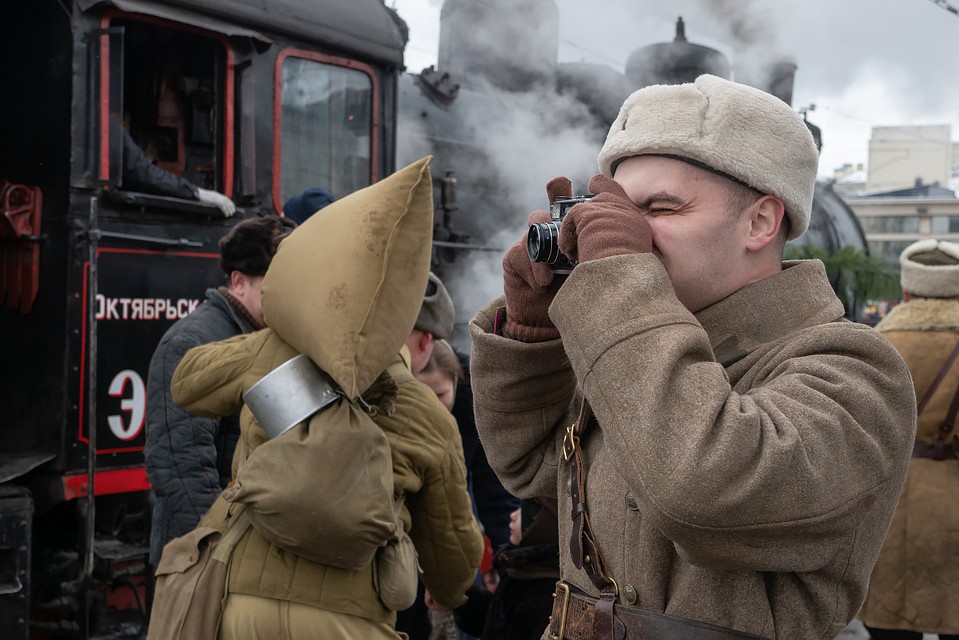 Делали памятные снимки Фото: Олег ЗОЛОТО
