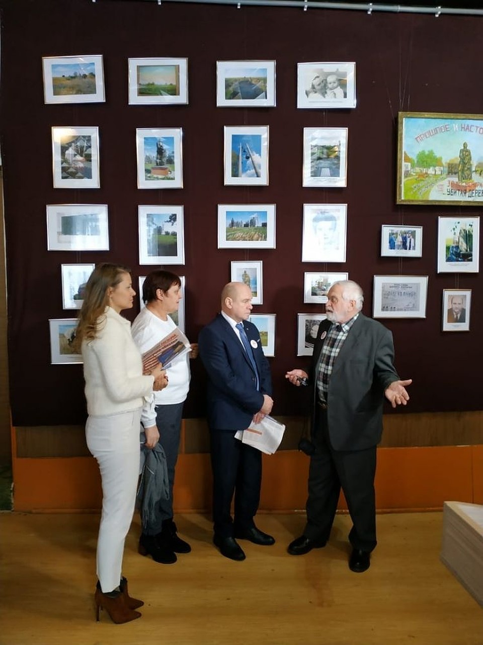 Под Орлом открылась фотовыставка о жителях «Убитой деревни» Колпачки. Фото: пресс-служба орловского облсовета
