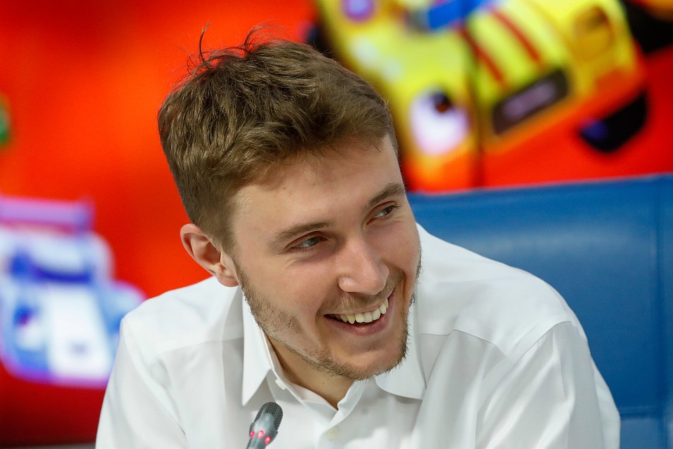 Пилот программы SMP Racing, двукратный бронзовый призер гоночной серии GP2 Сергей Сироткин во время пресс-конференции. Фото: Артем Геодакян/ТАСС