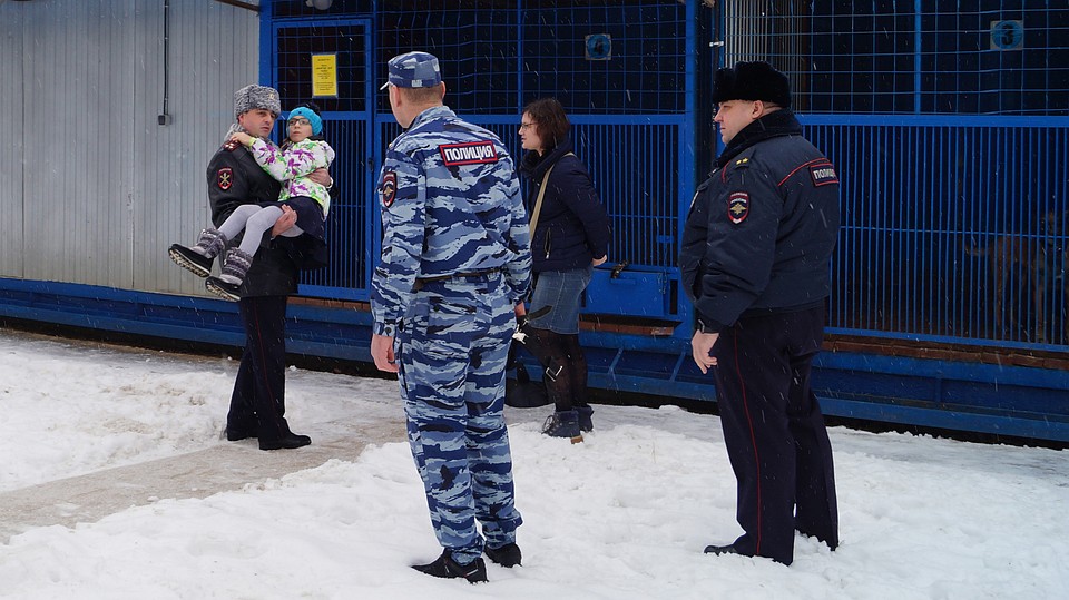 Полицейские сделали девочке сюрприз ко дню рождения