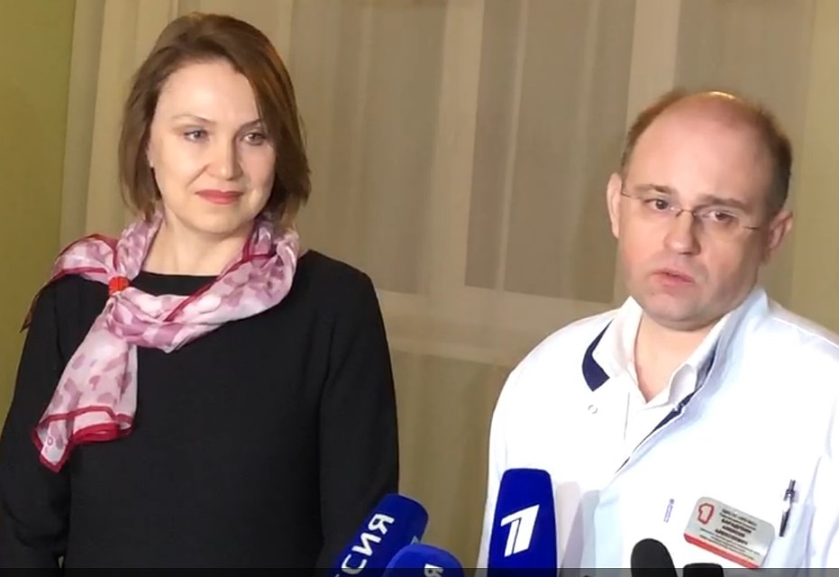Инна Куликова и Алексей Барадулин рассказали, как прошли эти 14 дней для персонала и пациентов. Фото: Алексей КОСЕНЧУК