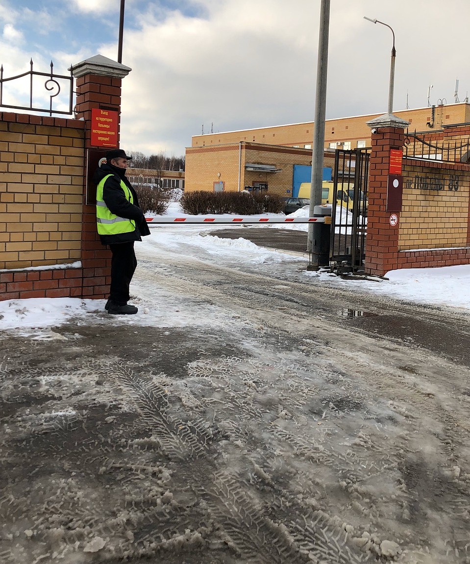 Люди чувствуют себя вполне спокойно и без медицинских масок. Фото: Алина ГАБДУЛИНА