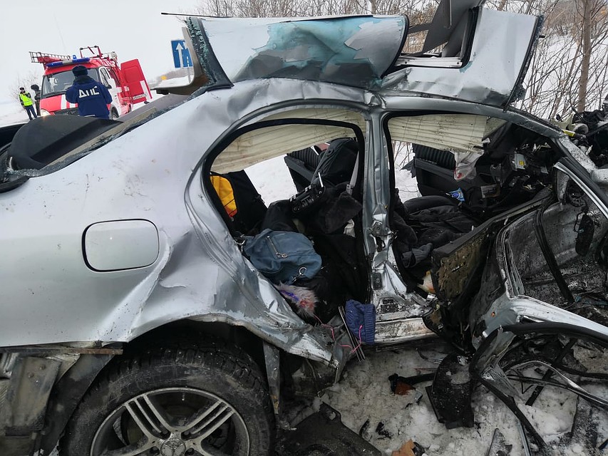 В машине ехала семья в двумя детьми. Выжил только один ребенок. Фото: Управление ГИБДД по Челябинской области