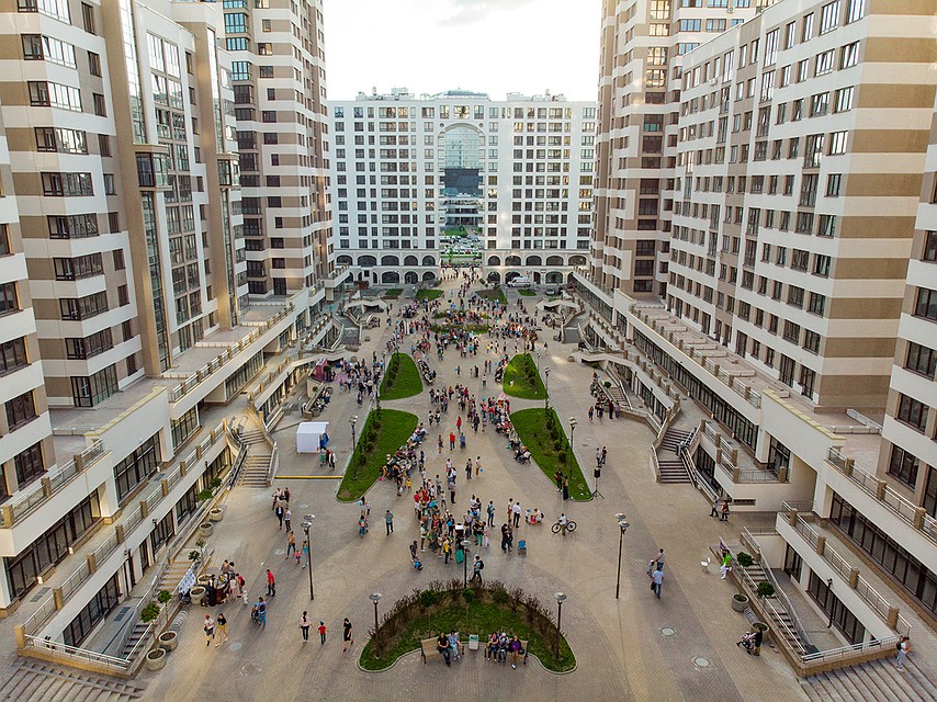 Красивейшая пешеходная улица города – бульвар Пикассо.