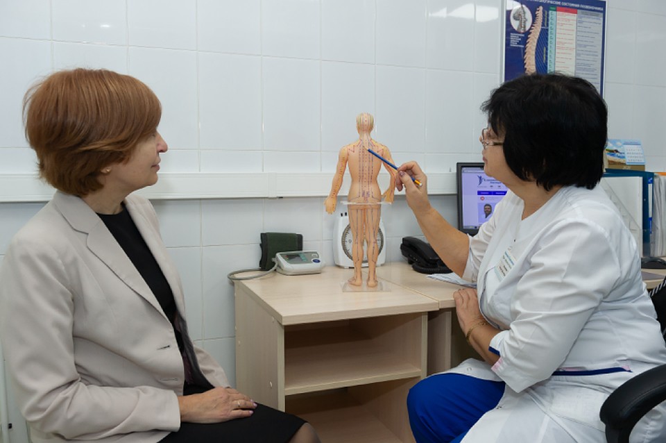 План лечения обязательно обсуждается с пациентом. Фото: Олег ЗОЛОТО