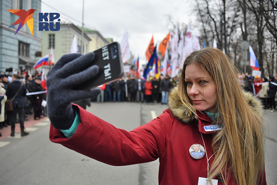 Молодые сторонники политика Фото: Иван МАКЕЕВ