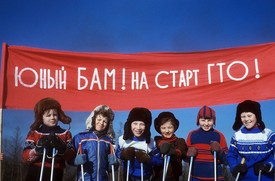 Иркутская обл. Юные лыжники поселка Магистрального на старте ГТО, 1978 год. Фото Григория Калачьяна /Фотохроника ТАСС/