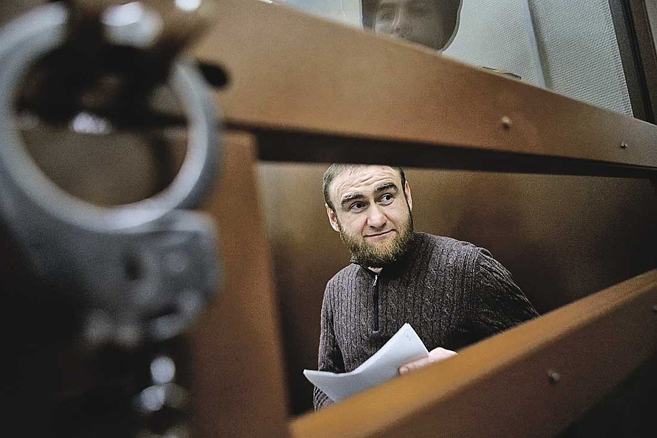 Экс-сенатор Рауф Арашуков доволен новым соседом по камере - экс-министром Абызовым. Фото: Агентство городских новостей "Москва"