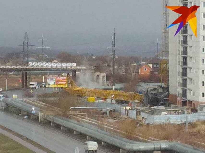Причиной падения мог стать сильный ветер. Фото Саратовской областной службы спасения