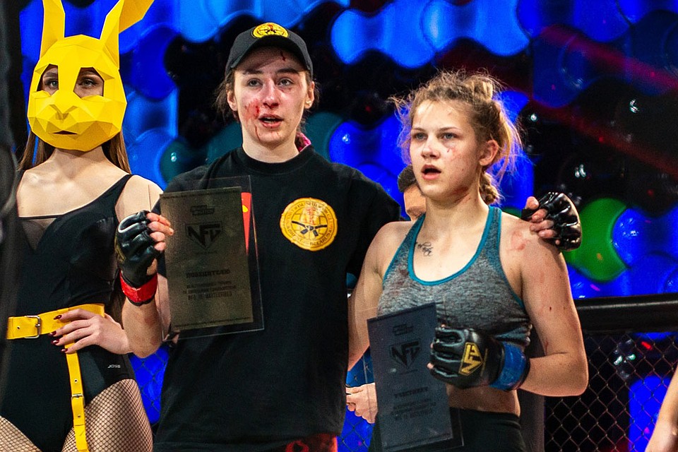 Кира Чаплинская и Ксения Новикова после награждения. Фото: vk.com/newfightinggeneration