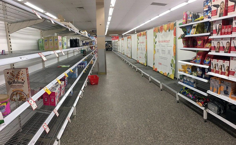 К 9 утра полки уже абсолютно пустые Фото: предоставлено читателями.