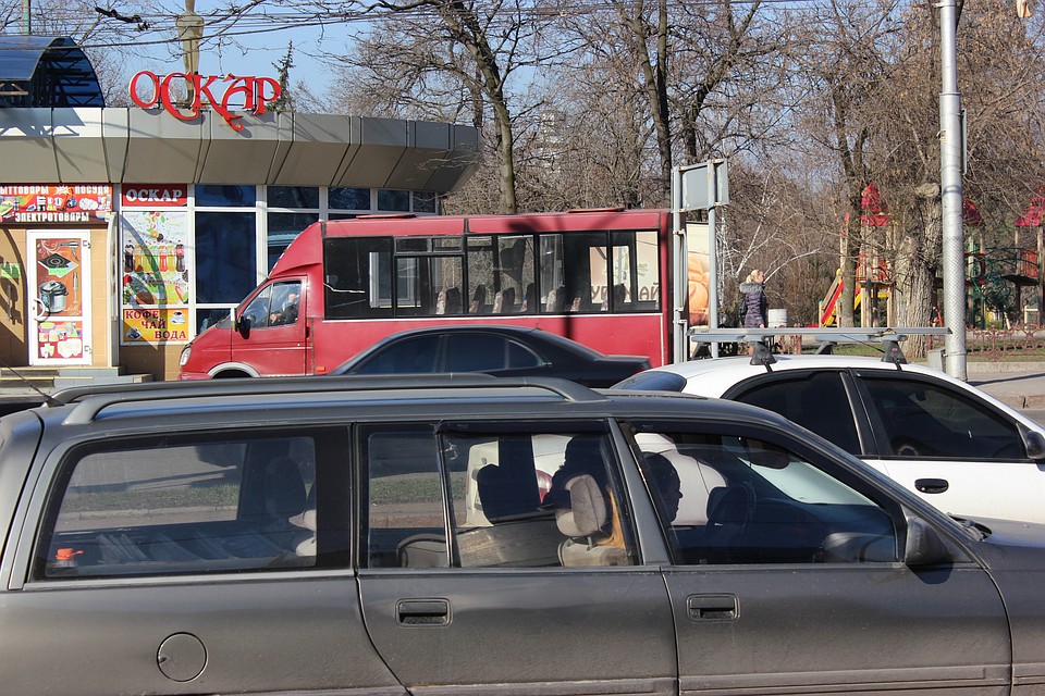 Для многих четыре полосы - не помеха Фото: Никита МАКАРЕНКОВ