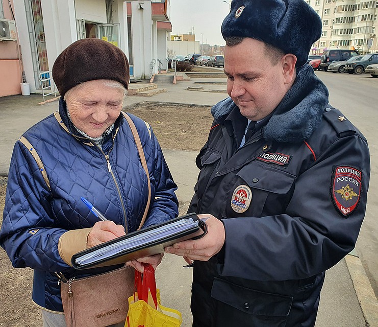 Обычно пенсионеры относятся к рейдам полицейских с пониманием. Фото: Анастасия ВАРДАНЯН