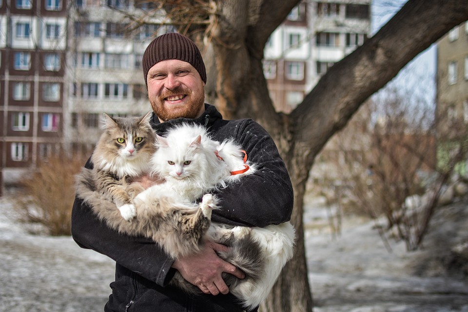 Свое хобби Юра называется «социальной работой» - кто-то же должен снимать животных с деревьев. Фото: Алена МАРТЫНОВА