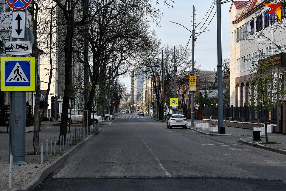 Фотокорреспондент «КП» прошел по пустым улицам города. Фото: Кирилл ВЕРШИНИН