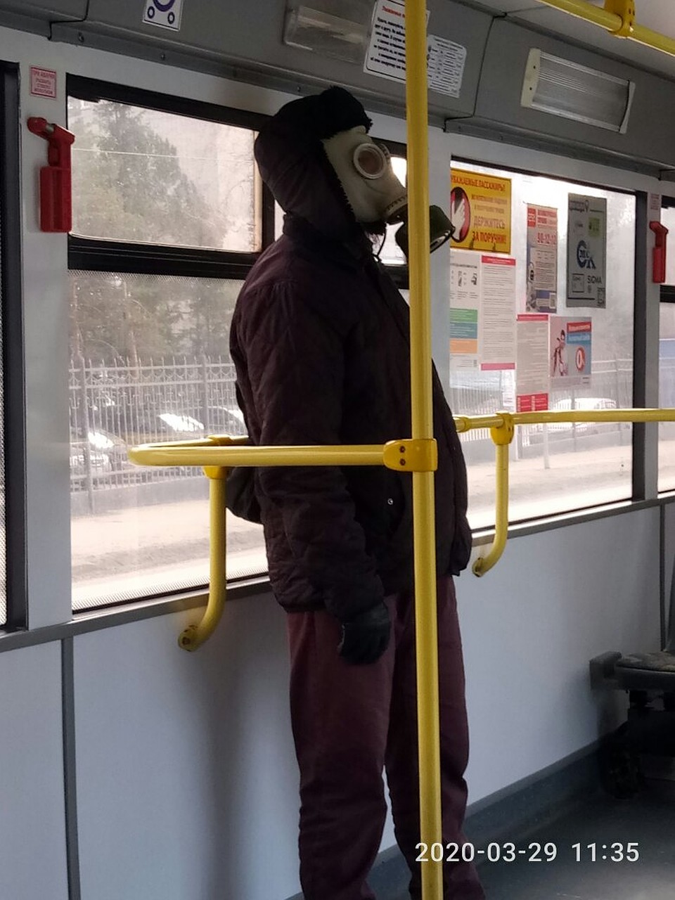 В общественном транспорте от вида таких пассажиров жутковато. Фото: ВКонтакте