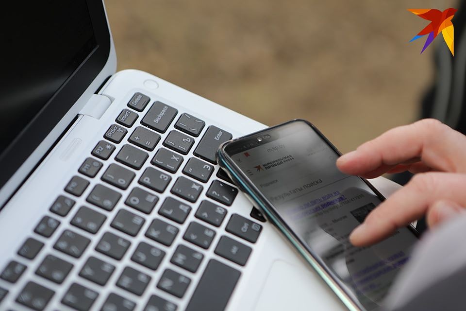 С 4G от МТС у нас всю дорогу отличный интернет, а это и связь, и навигация по лесным дорогам. Фото: Дмитрий ЛАСЬКО