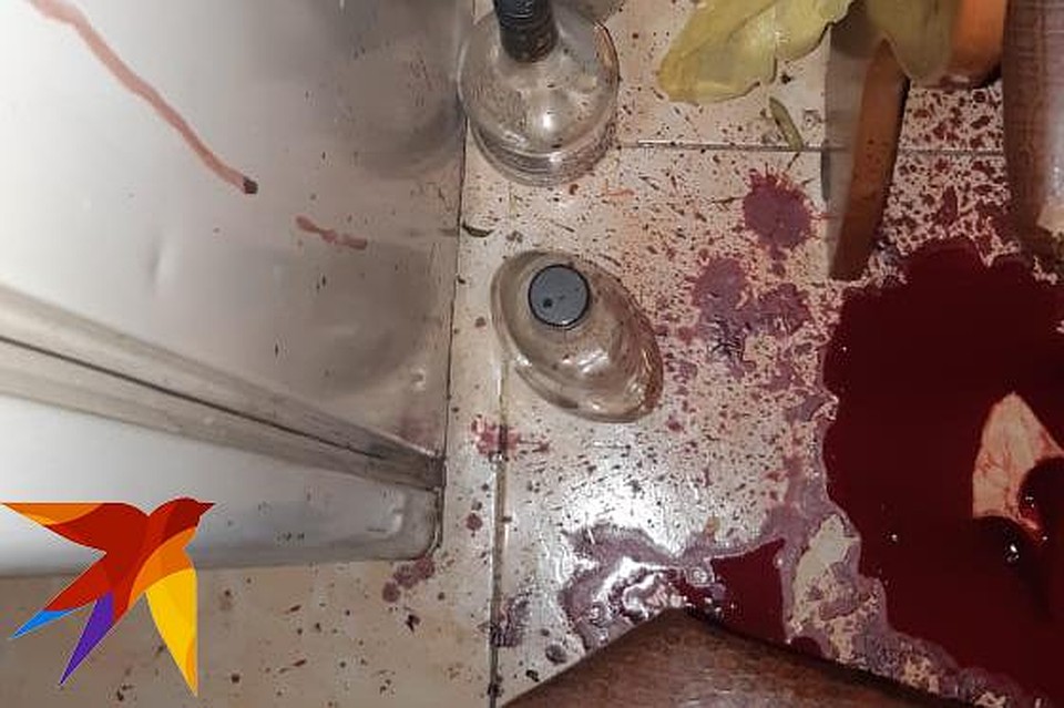 В квартире все было залито кровью.