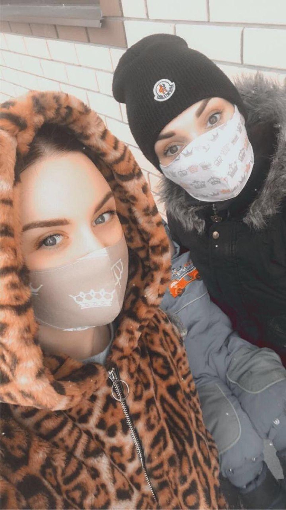 Тюменка шьет маски с принтом короны. Фото: Ирина Максимова