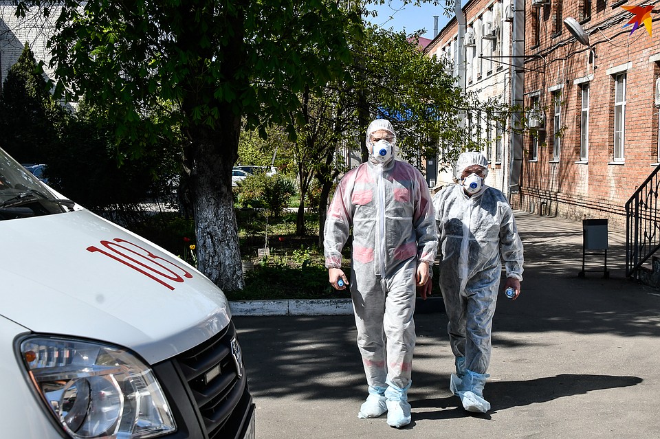 Медики спешат на вызов Фото: Кирилл ВЕРШИНИН