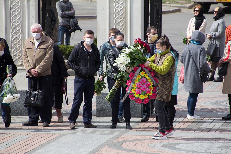 В Горловке проходит церемония прощания с трагически погибшей от украинского обстрела Мирославой Воронцовой Фото: Андрей ТРУБЕЦКИЙ