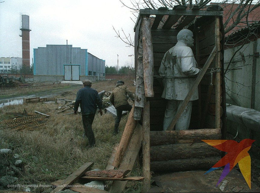 В Краснодаре в начале 90 х один из снесенных памятников Фото: Владимир ВЕЛЕНГУРИН
