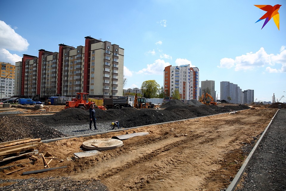 Вдалеке виднеются новостройки "Минск-Мира" - у этого комплекса появится одна из станций следующей очереди. Фото: Святослав ЗОРКИЙ