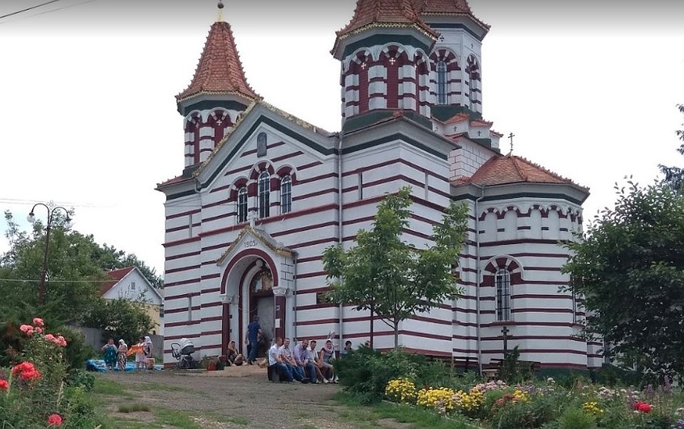 Храм УПЦ в честь Архистратига Божиего Михаила в селе Задубровка. Фото: Google Карты