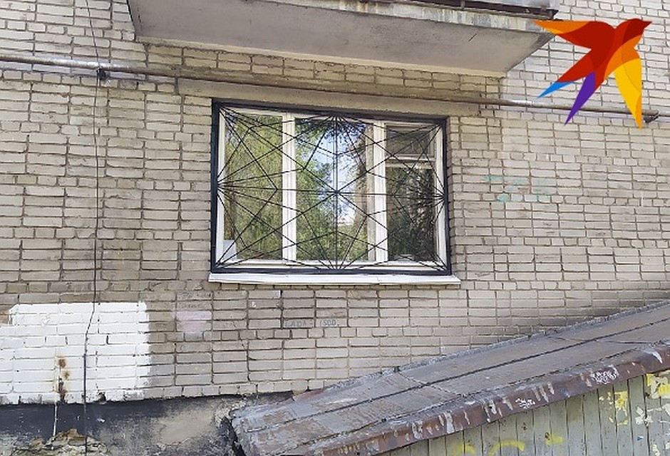 Окно квартиры, где был убит Константин Янышев Фото: Евгений СТОЯНОВ