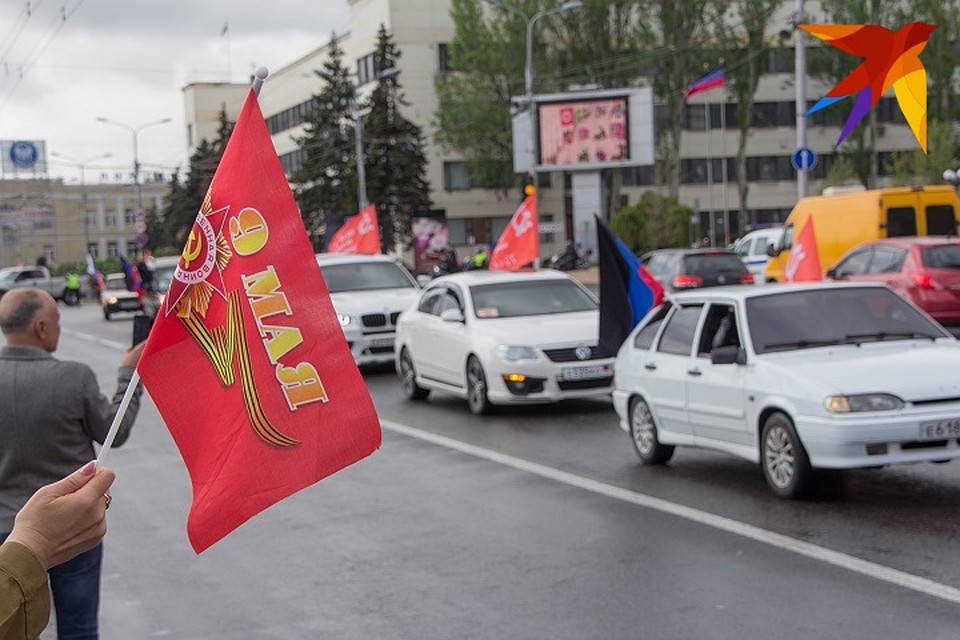 «Бессмертный полк» в Донецке 2020 прошел в формате автопробега «Великой Победы» Фото: Андрей ТРУБЕЦКИЙ