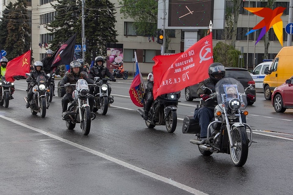 «Бессмертный полк» в Донецке 2020 прошел в формате автопробега «Великой Победы» Фото: Андрей ТРУБЕЦКИЙ