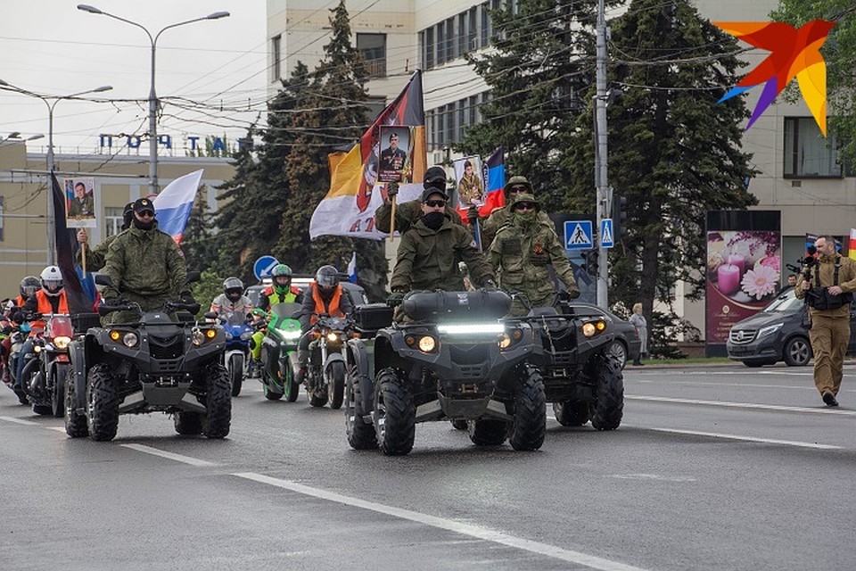 «Бессмертный полк» в Донецке 2020 прошел в формате автопробега «Великой Победы» Фото: Андрей ТРУБЕЦКИЙ