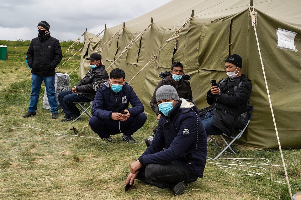 Под размещение людей пришлось приспособить даже столовую Фото: Светлана МАКОВЕЕВА