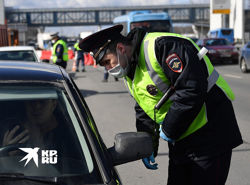 Во время пандемии из 1200 сотрудников, которые ежедневно заступают на службу, 300 работают на въезде в столицу. Фото: Иван МАКЕЕВ
