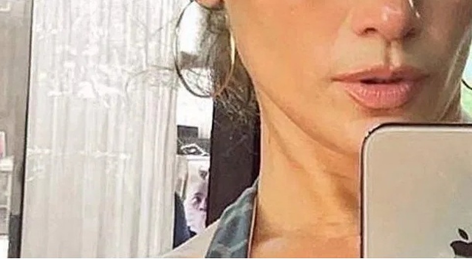 Мужчина наблюдал за тренировкой через стеклянную дверь Фото: Instagram.com