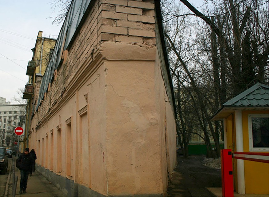 Дом-утюг и до сих пор служит укором столичным землемерам. Фото: Яндекс. Карты
