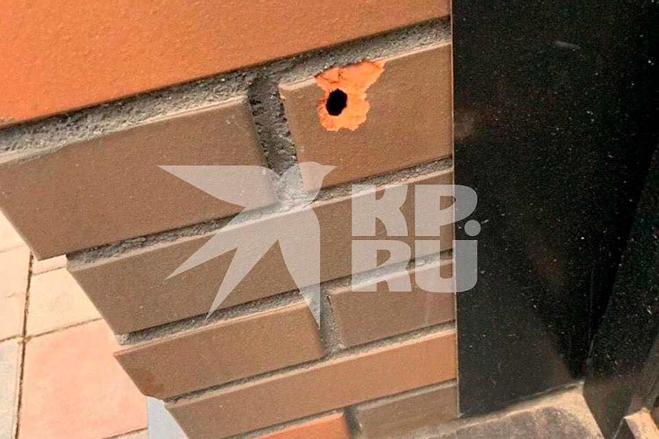 Пули попали в стену дома Фото: Предоставлено "КП"