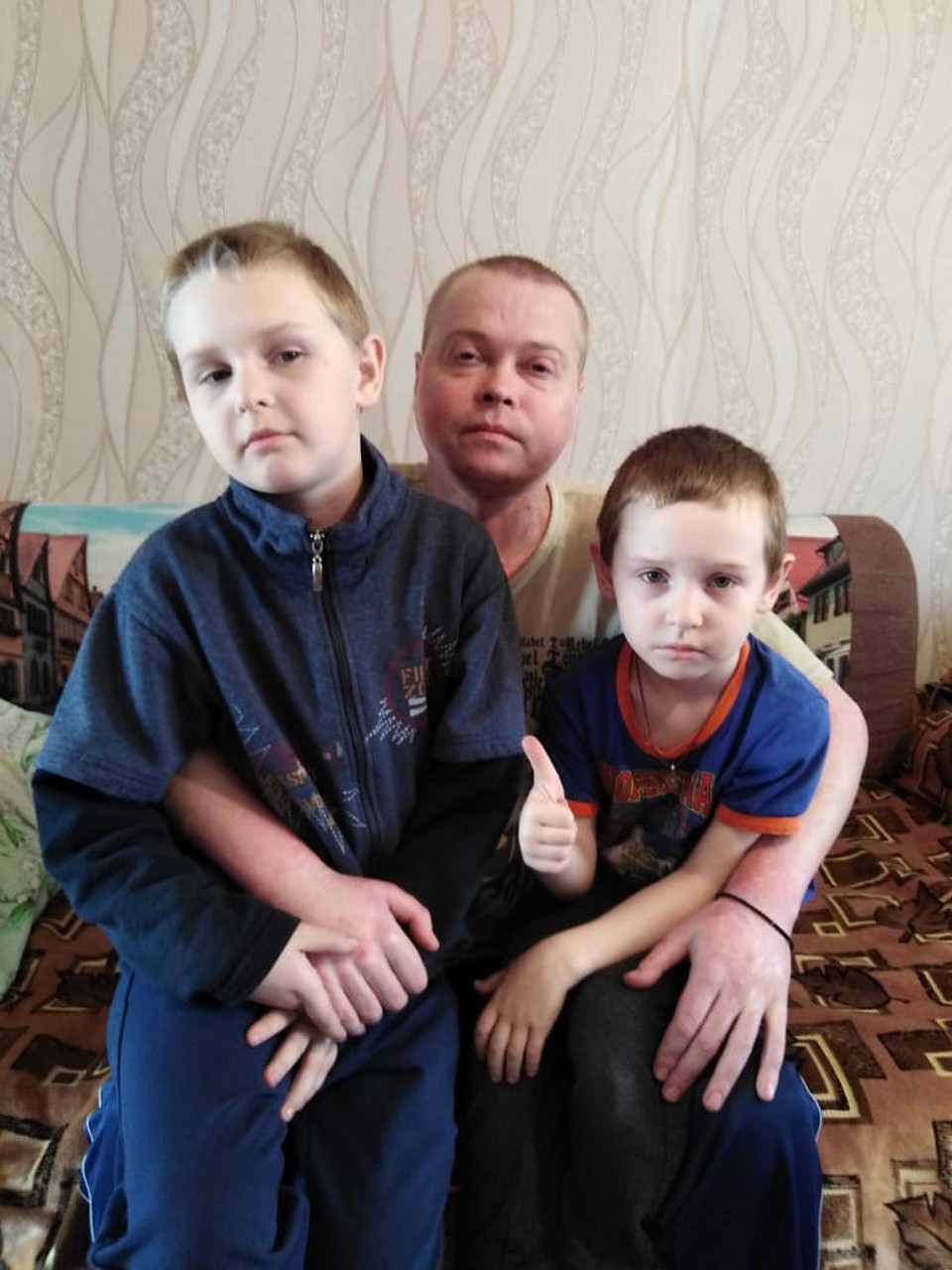 Пока что Андрей не может выйти на работу, но он делает все возможное, чтобы быть полезным семье. Фото: из личного архива
