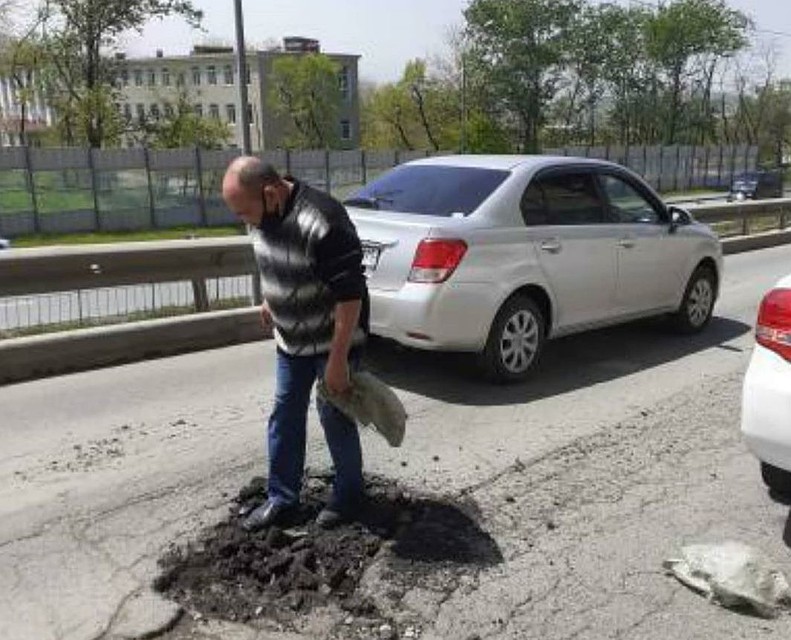 Поступок автомобилиста оценили другие участники движения. Фото: dps_vl