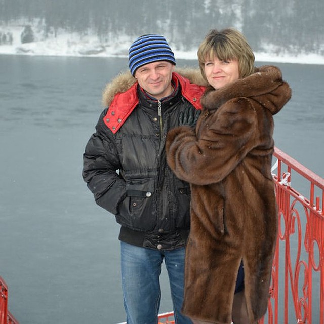 Ирина с родным братом Сергеем, они вместе ищут Владимира. Фото: личный архив.