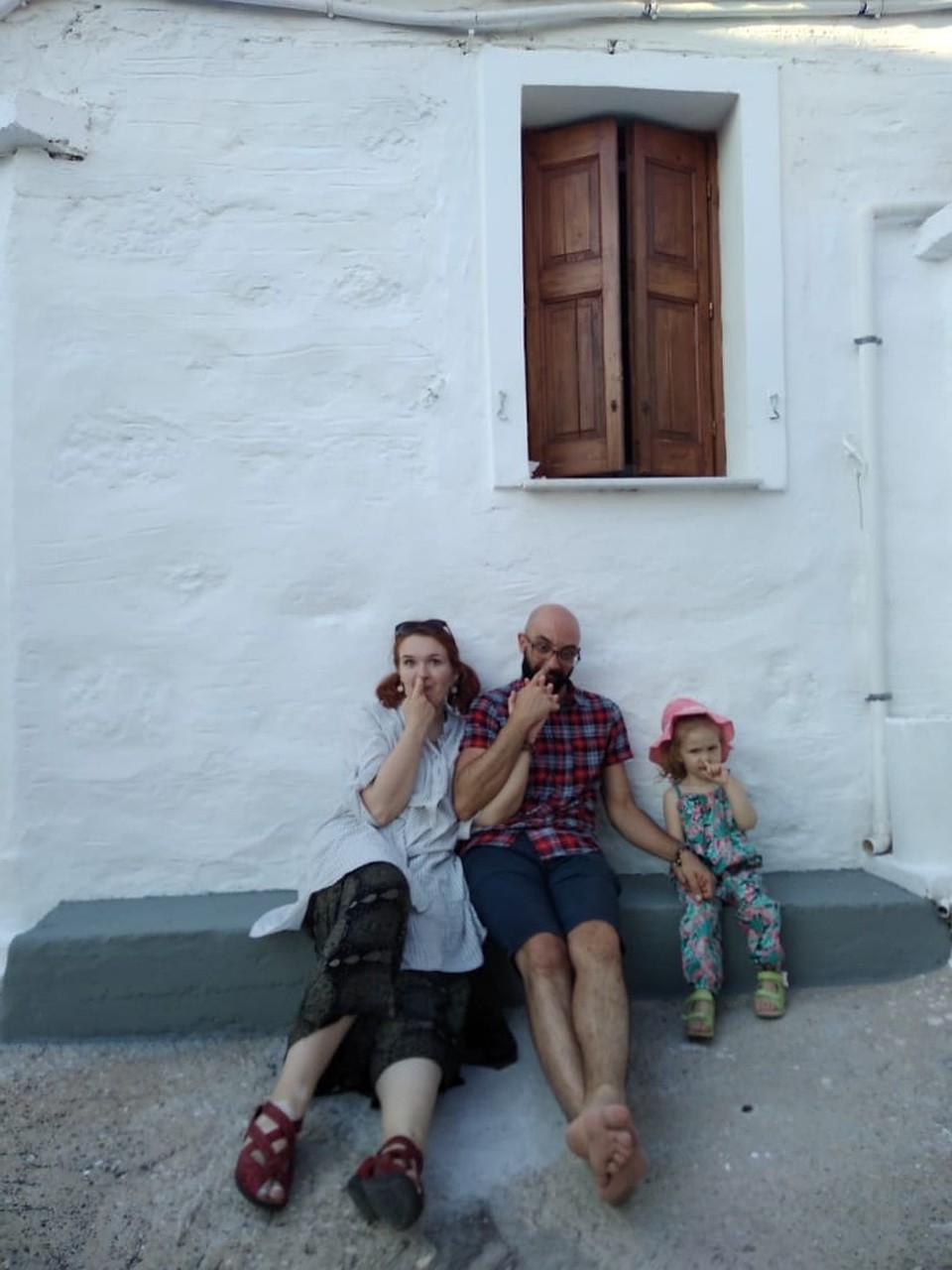 Родители Андреса тепло принято И Софью, и Алису. ФОТО: Личный архив героя.