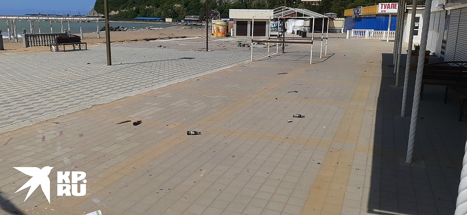 На центральном пляже гулять пока нельзя Фото: Евгения ОСТРАЯ