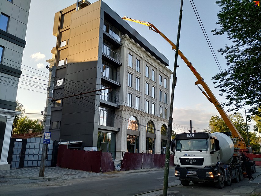 Еще одно офисное здание на улице Тигина, напротив Республиканского стадиона Фото: Наталья СИНЯВСКАЯ