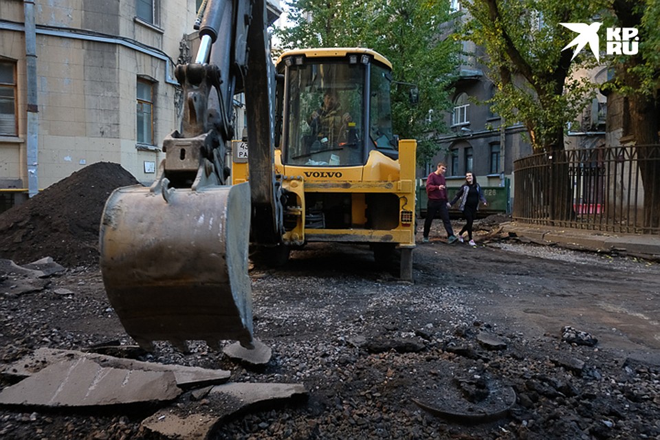 В списке ремонта дорог в Санкт-Петербурге в 2020 году больше сотни улиц и адресов. Фото: Артем КИЛЬКИН