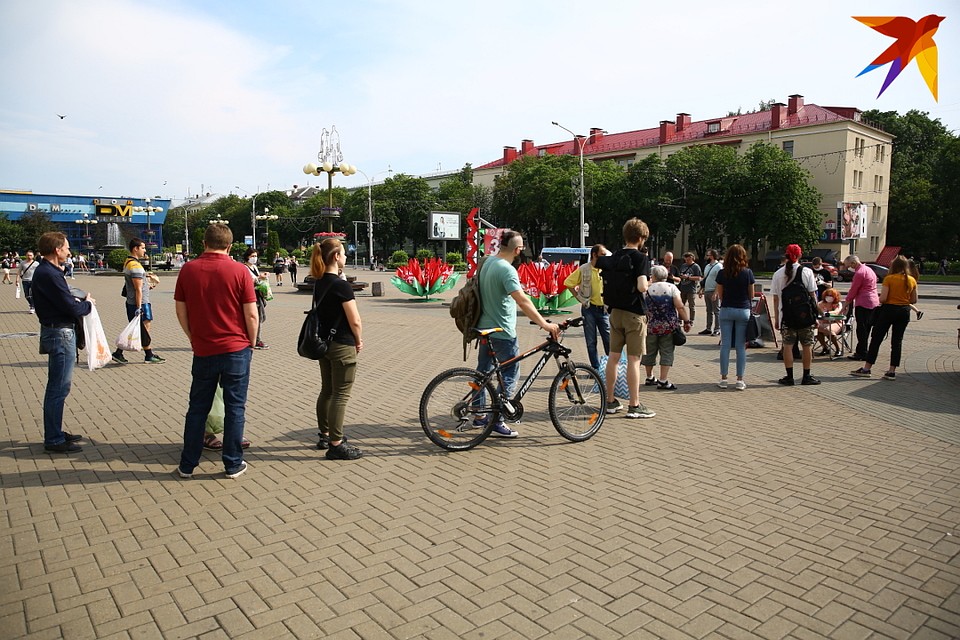 Желающих подписаться в последний день сбора подписей было достаточно. Фото: Святослав ЗОРКИЙ