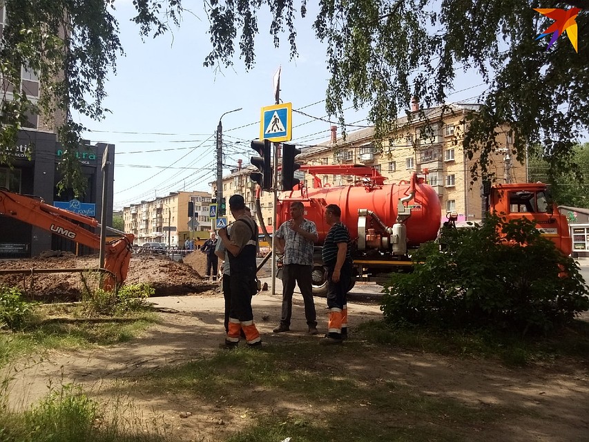 Ремонт водопроводных сетей на улице Склизкова. Фото: Ольга ТРОФИМОВА