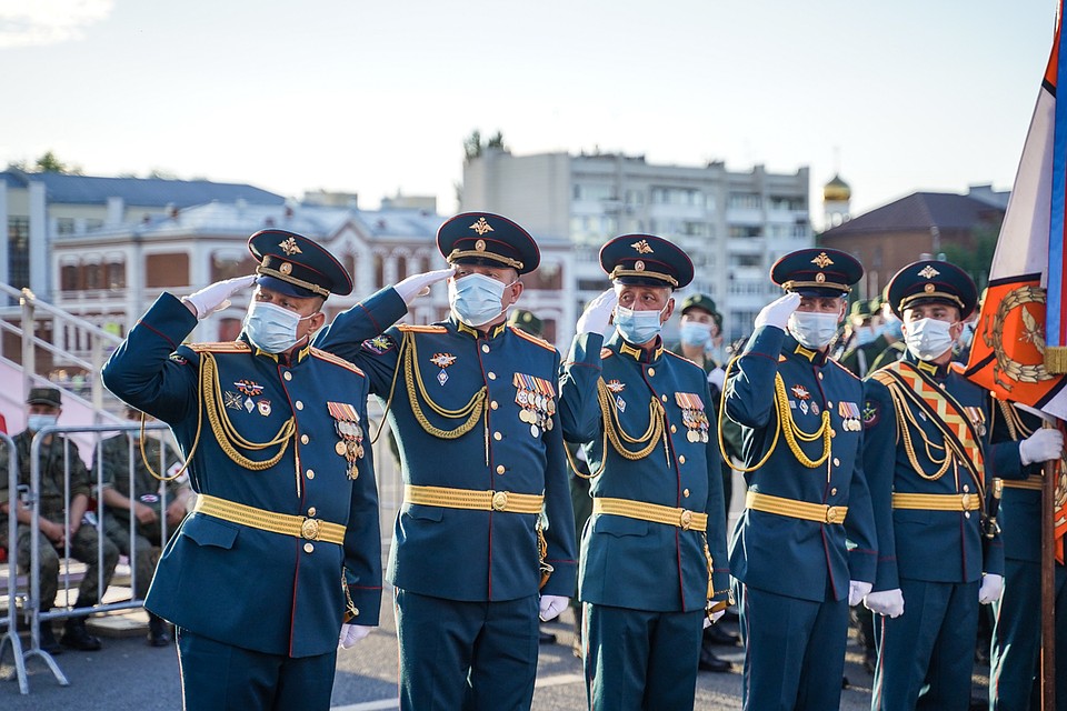 Парадная форма станет украшением торжества Фото: Светлана МАКОВЕЕВА
