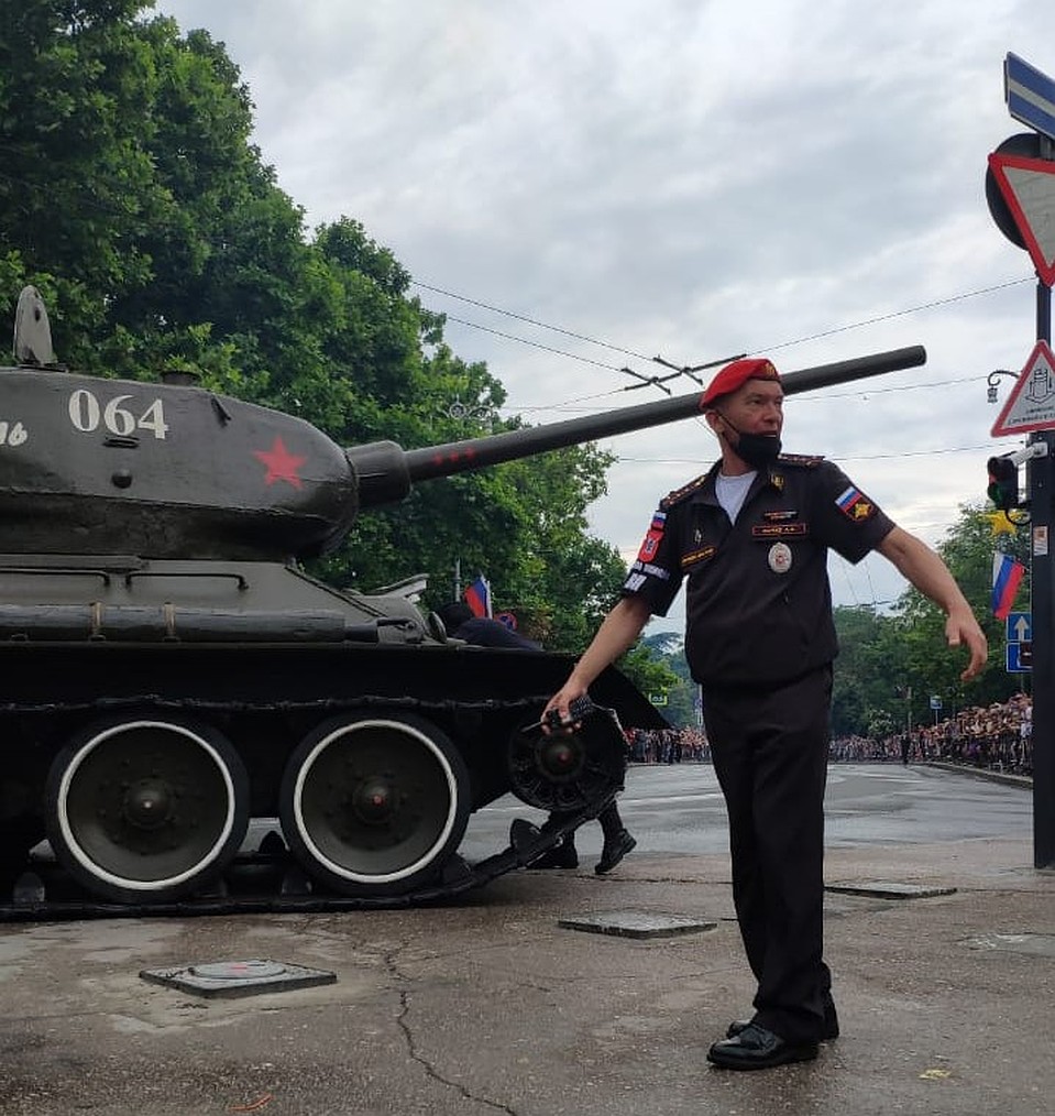 Гражданских близко к техники не подпустили. Безопасность на Параде превыше всего Фото: Александр Курбаткин